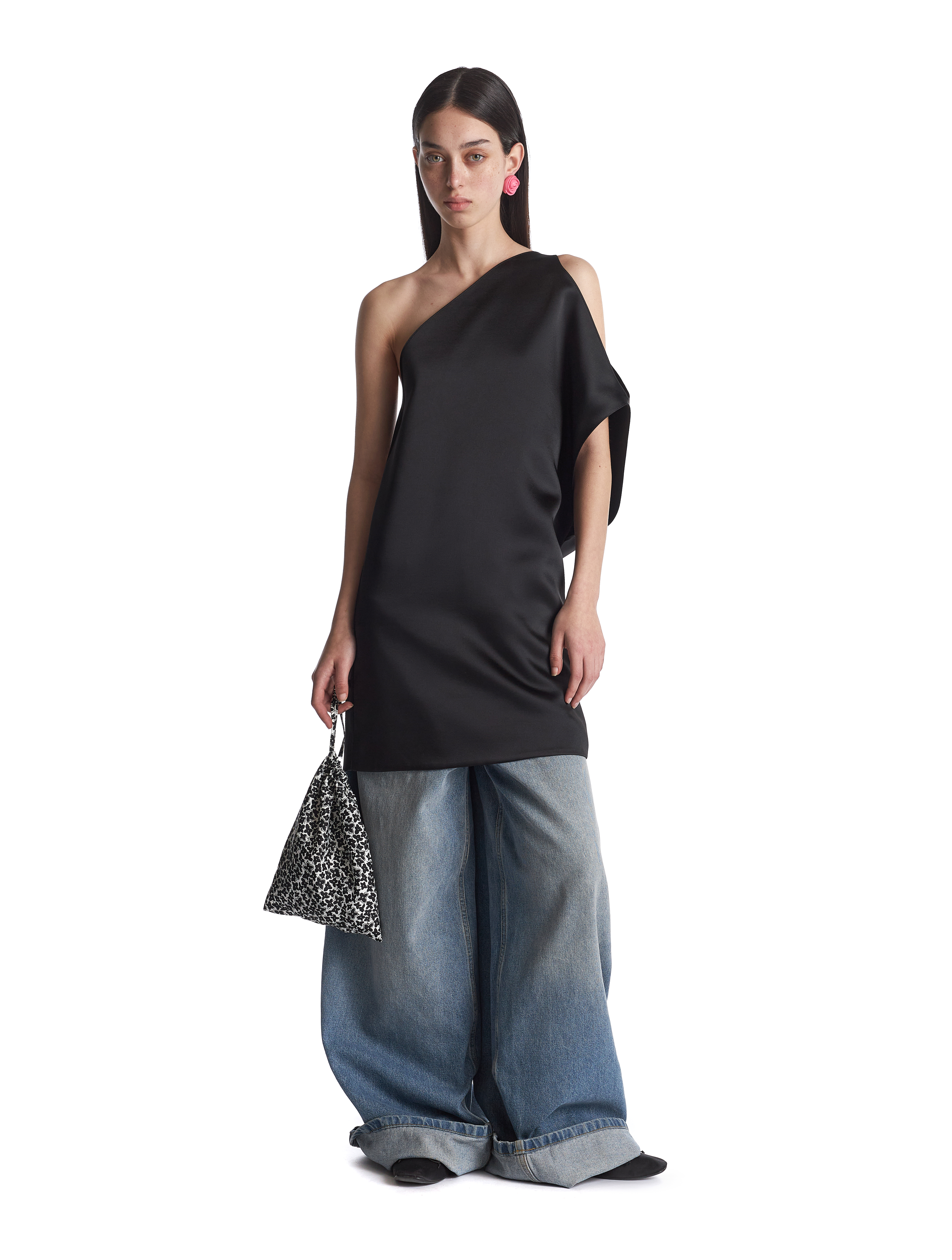 Аcимметричное платье мини из атласа 21200₽