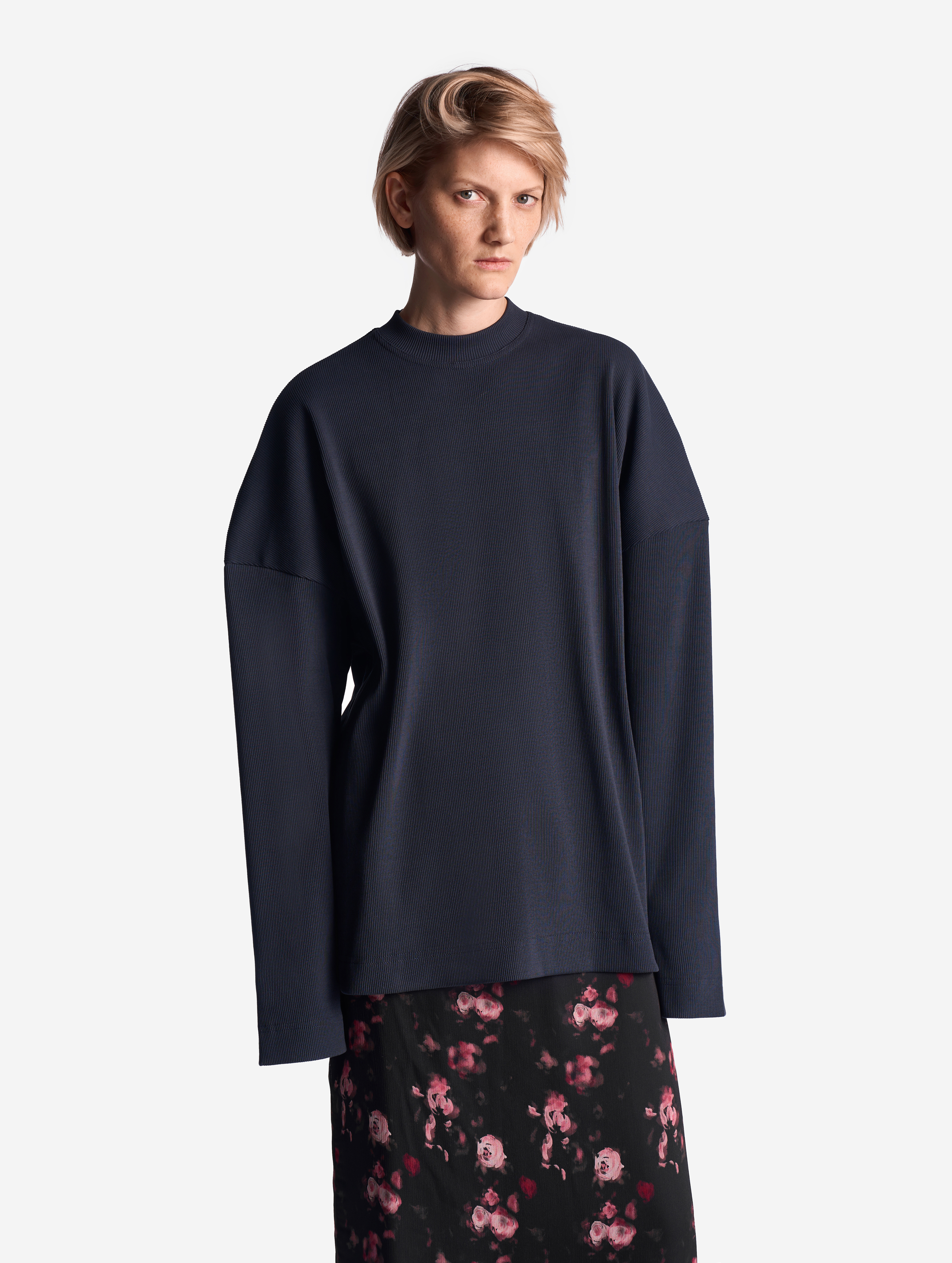 Джемпер с открытой спиной 12900₽