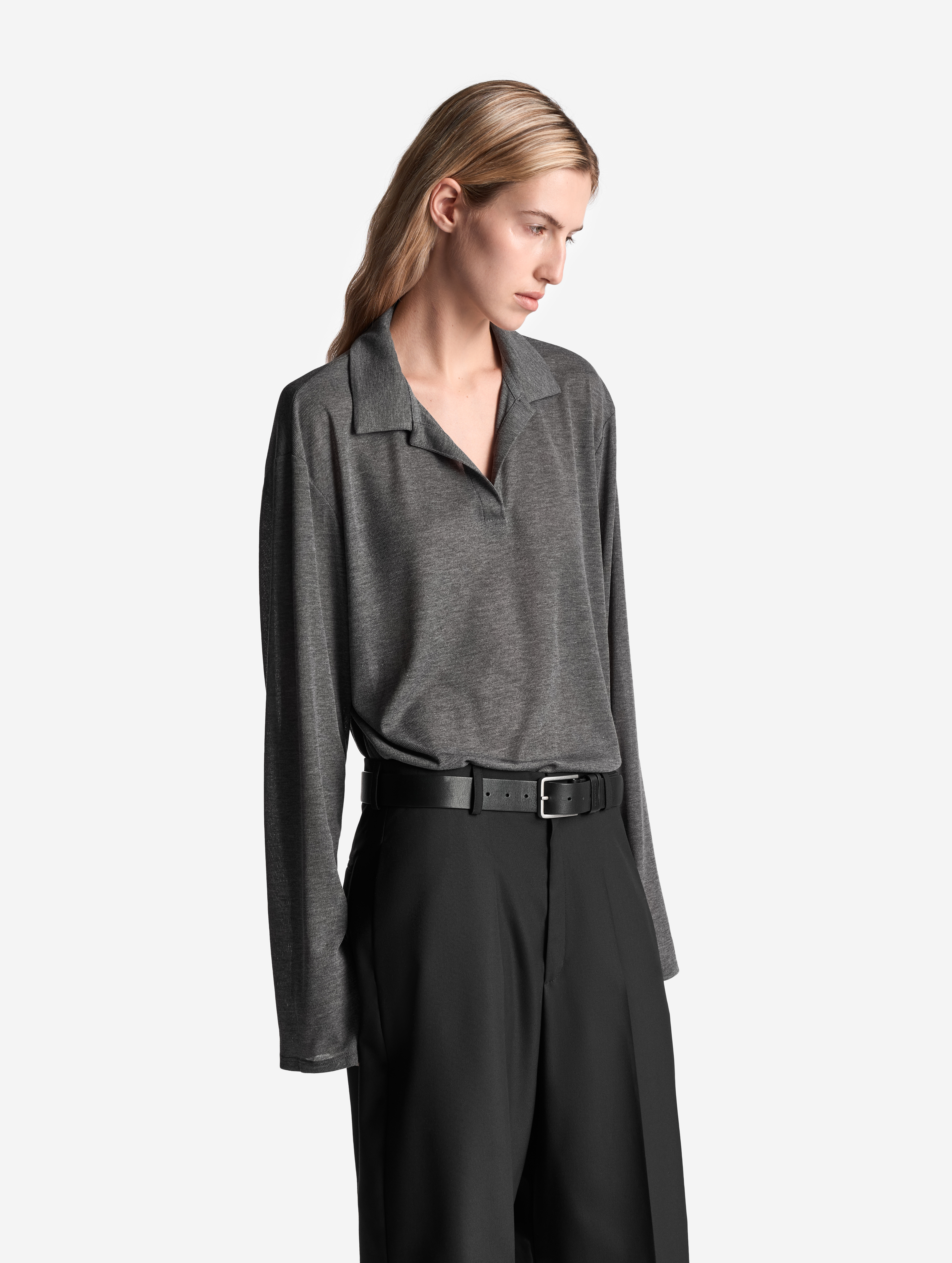 Тонкий трикотажный лонгслив поло 9900₽