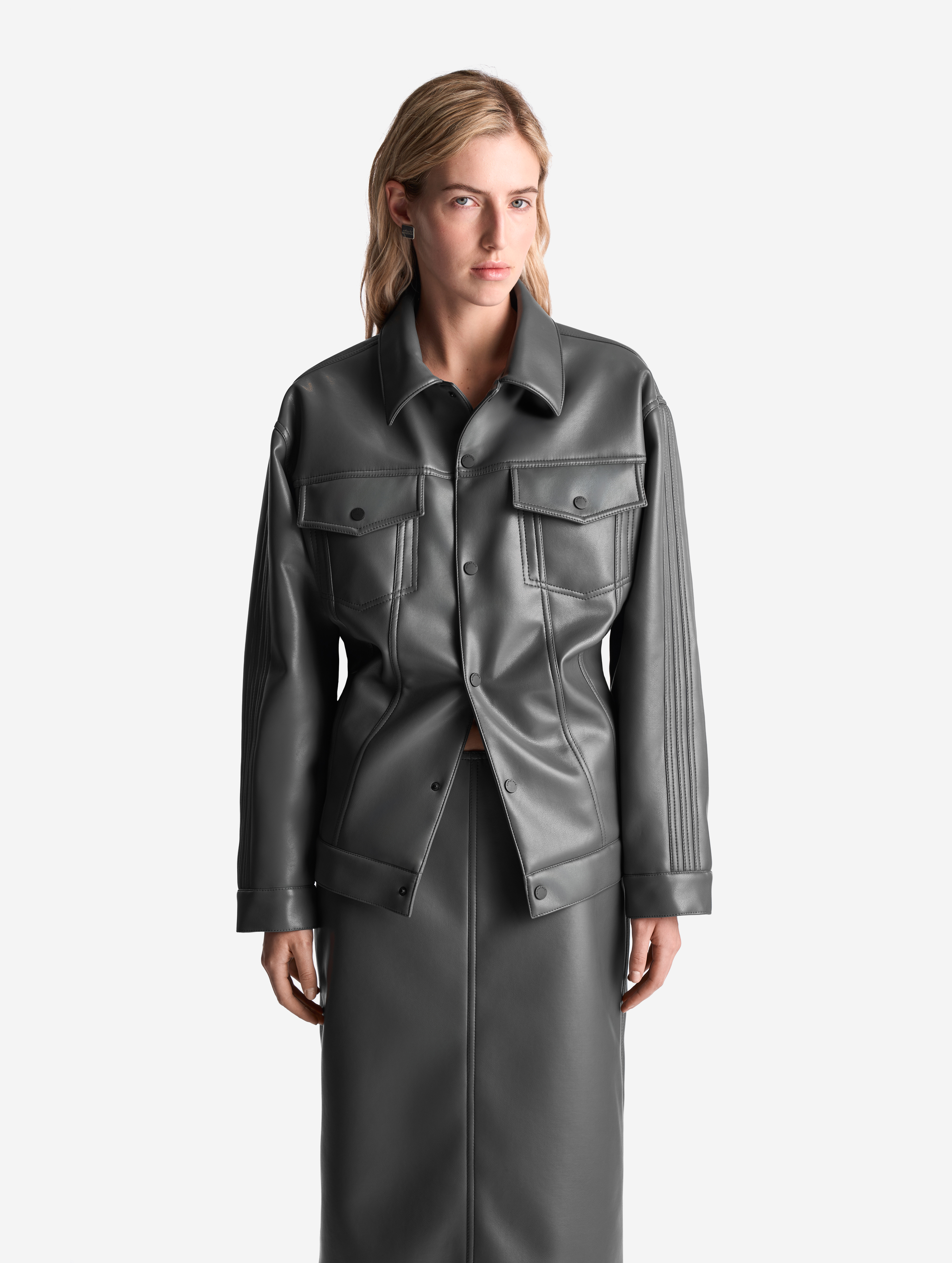 Жакет из эко-кожи 39900₽