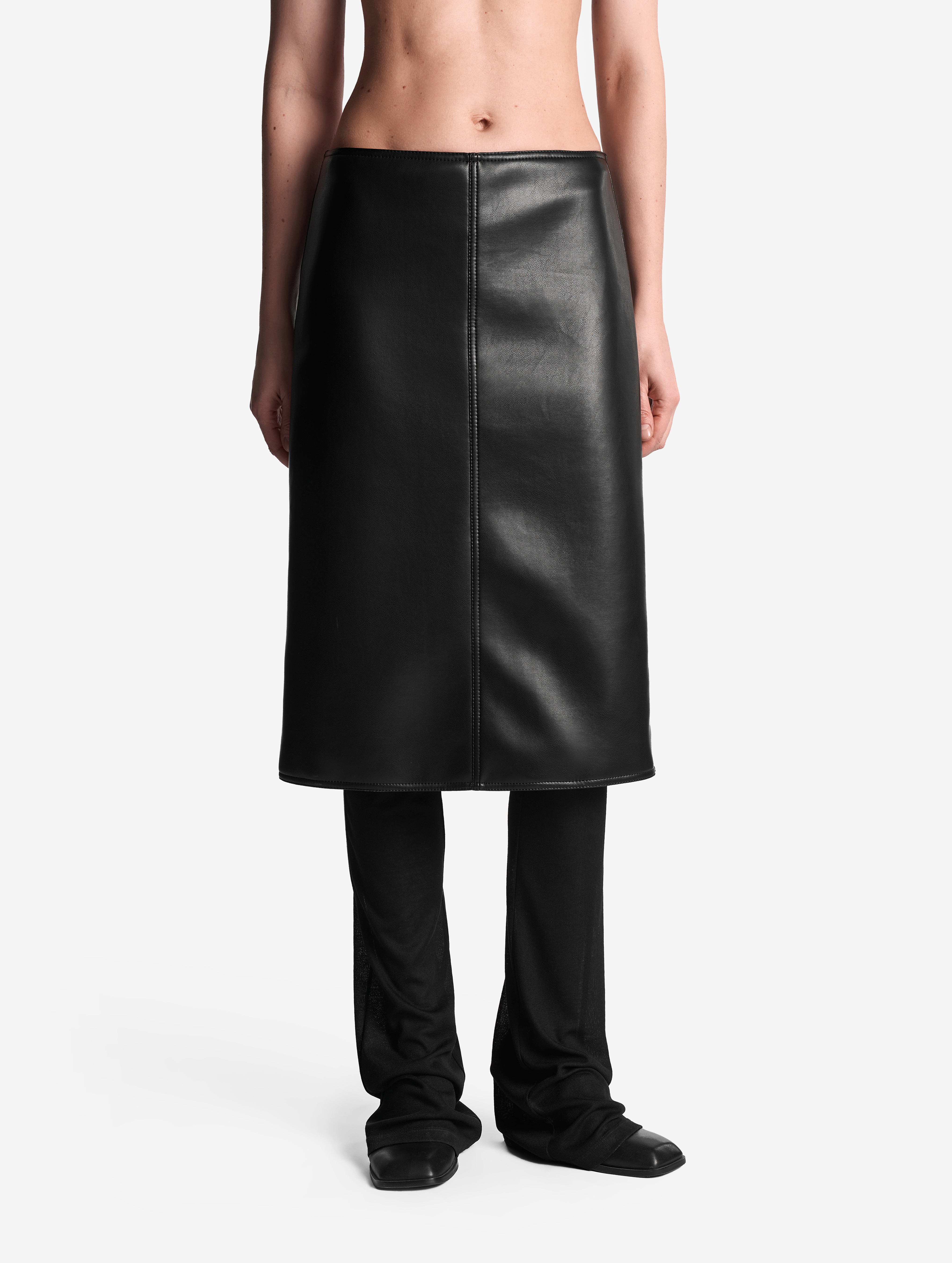 Прямая юбка из эко-кожи 19900₽