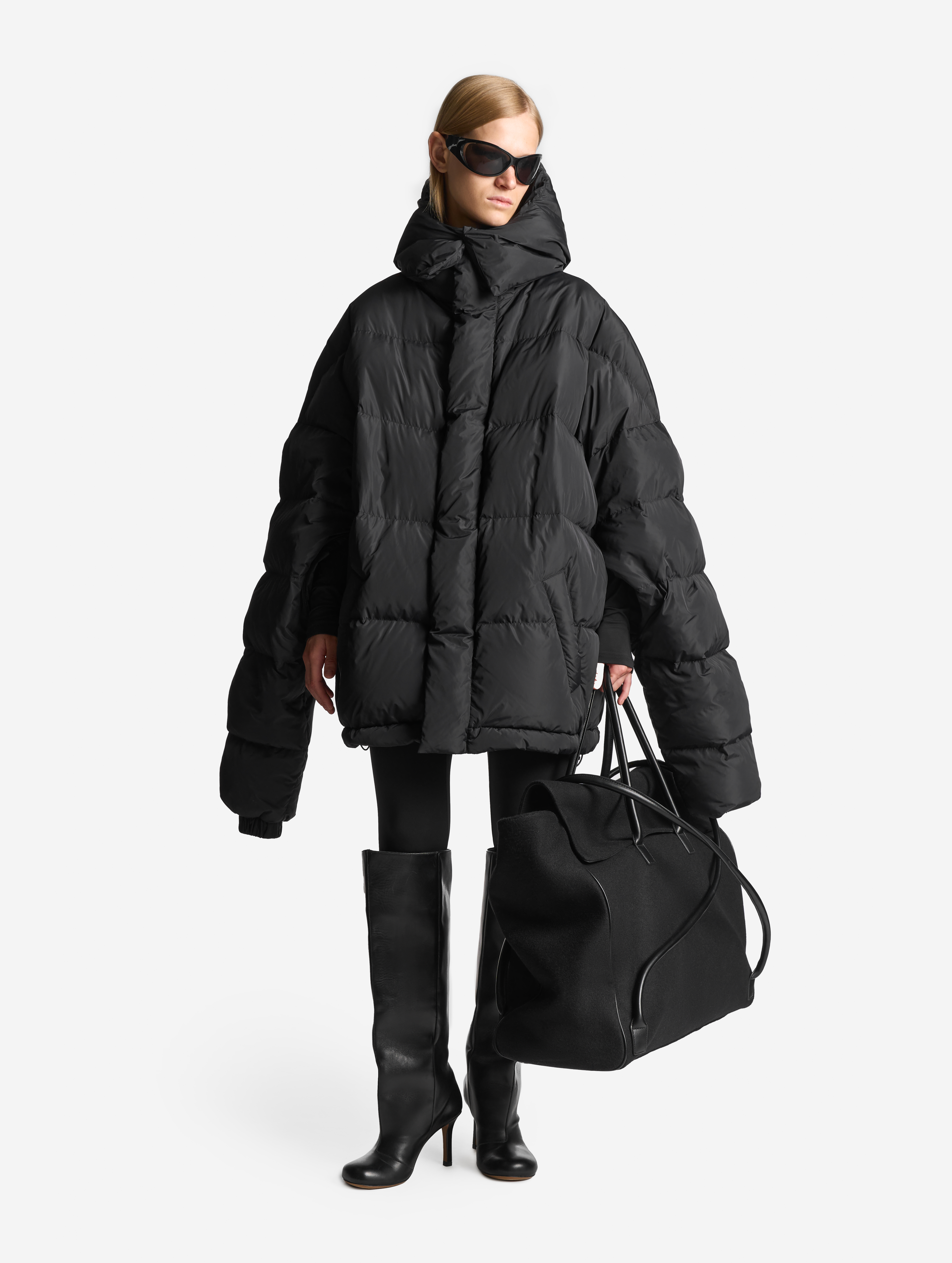 Пуховик-кейп 36330₽